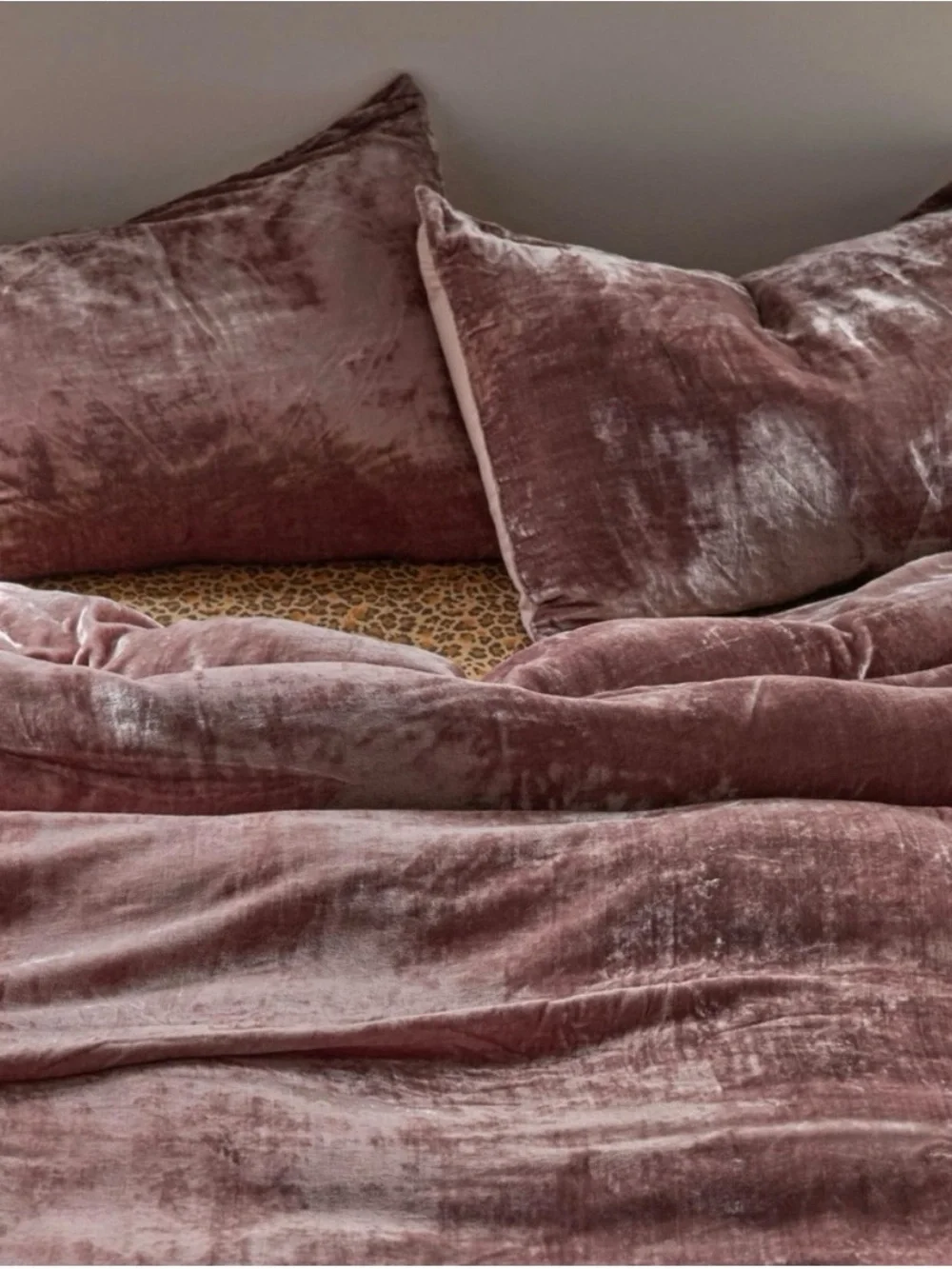 Full/Queen Crushed Velvet Duvet Cover and Shams Set New Without Tags
